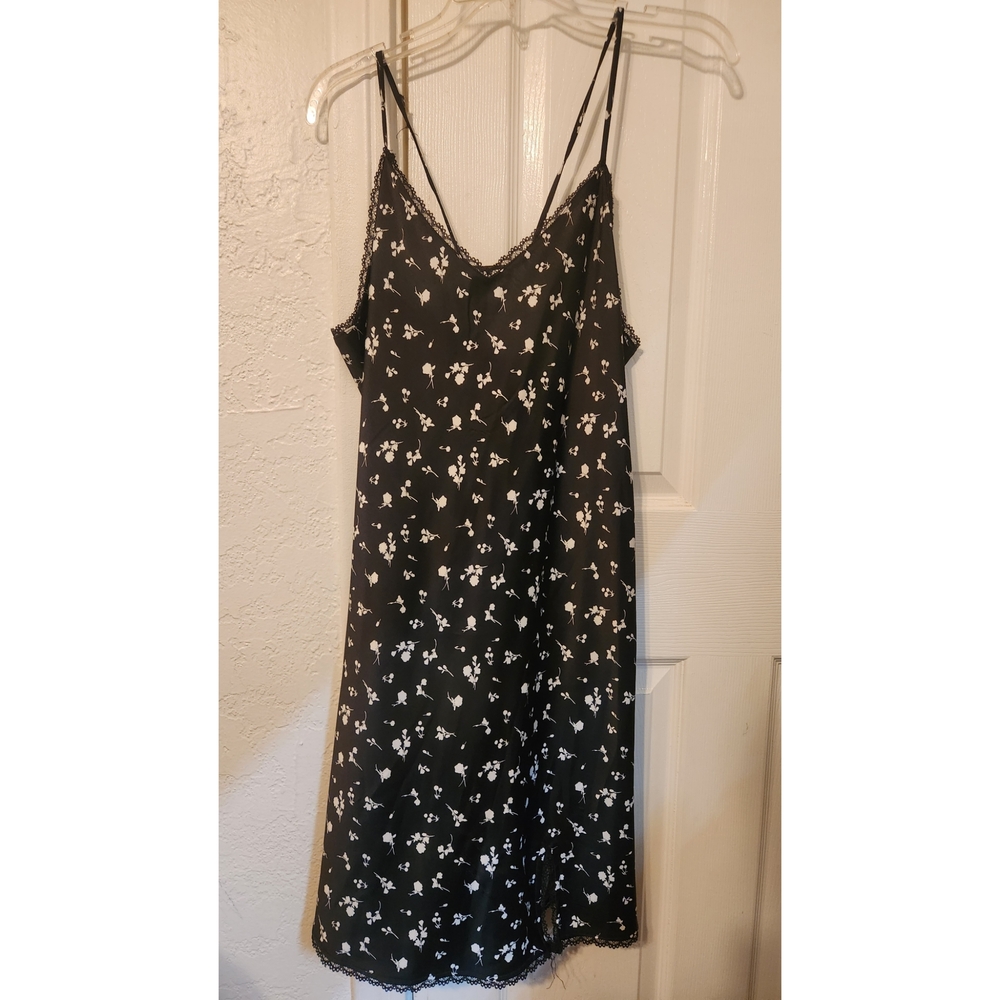 Wild Fable Black and White Floral Chemise